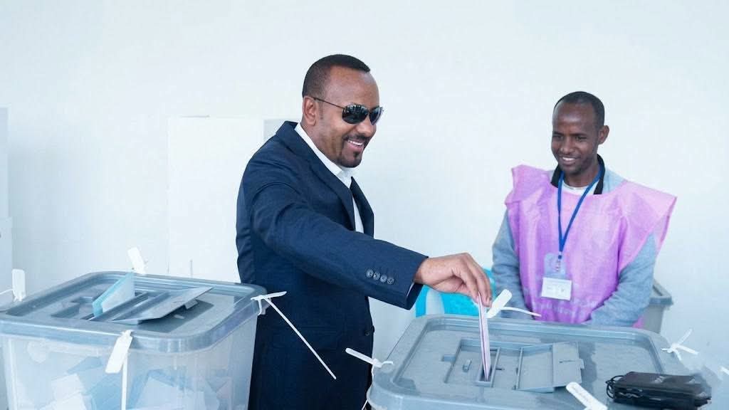 Prime Minister Abiy Ahmed casts his vote in Beshasha